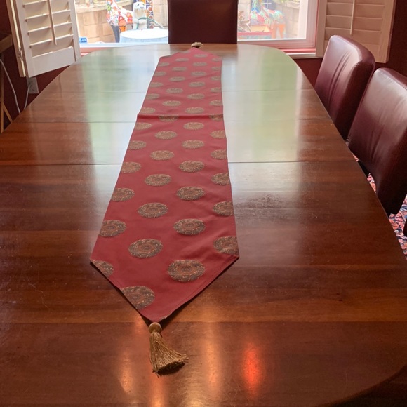 Rich red table runner with Asian motifs, gold tassels - Picture 1 of 5